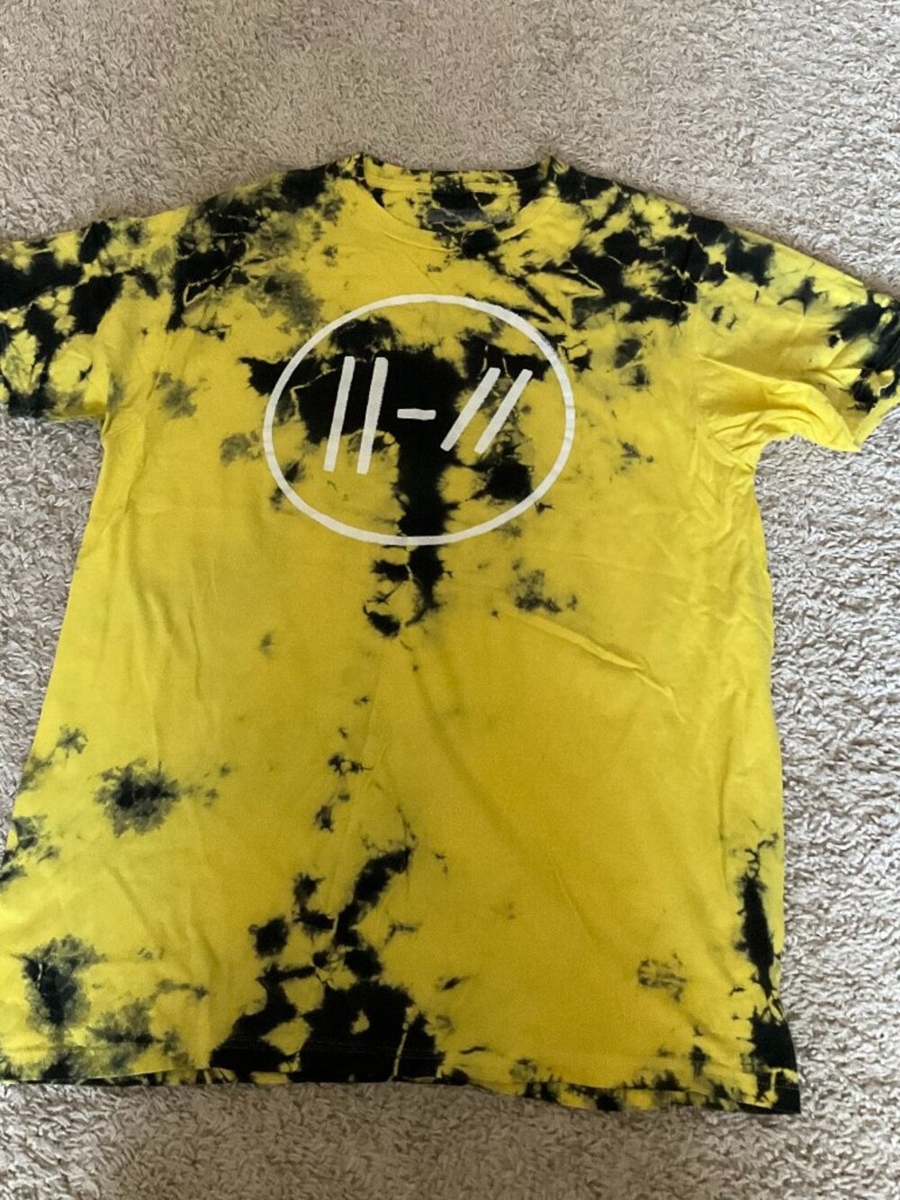 TWENTY ONE PILOTS T-SHIRT.  TOUR NORTH AMERICA 2019. SIZE M. TIE DYE YELLOW BLAC